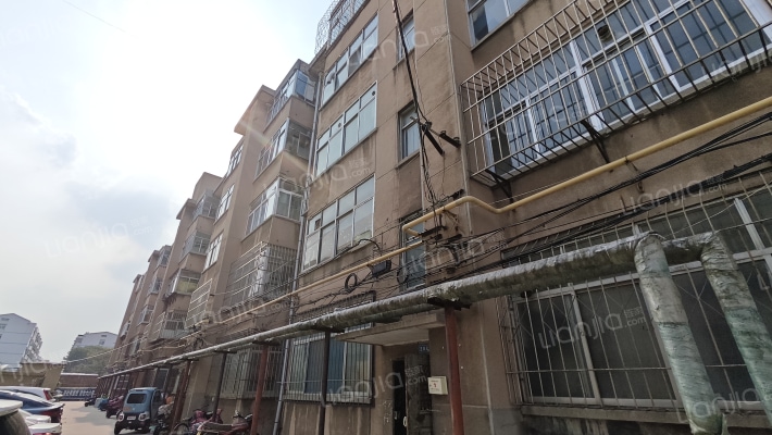 中学街工商银行宿舍外景图