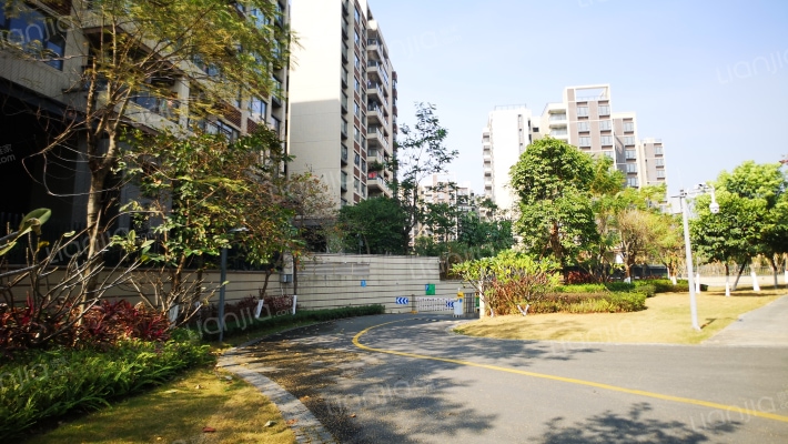 嘉朗湖畔外景图