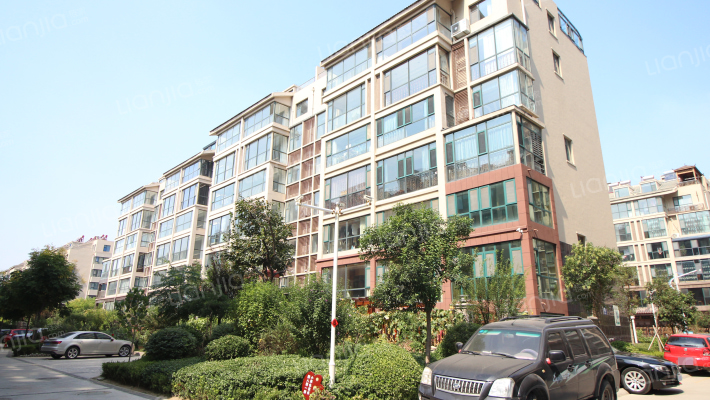 华安庭岸风景外景图