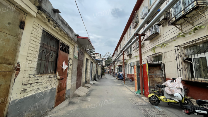 医药公司楼外景图