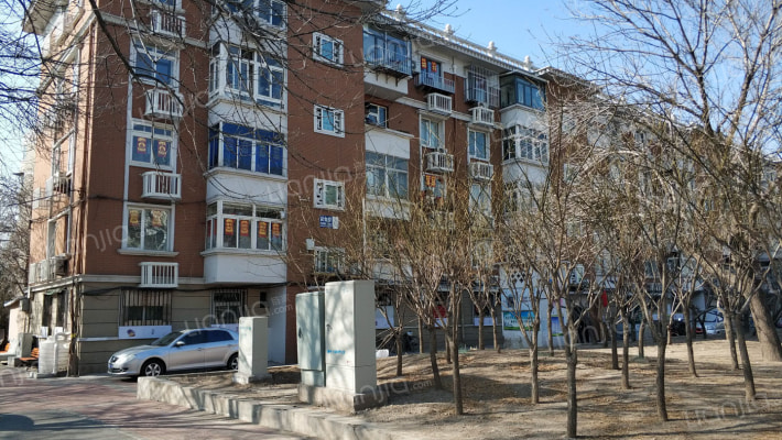 副食大楼外景图