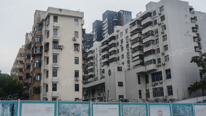 深南中学家属楼外景图