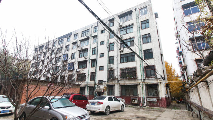 人行家属院外景图