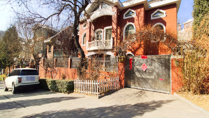 凤凰山庄外景图