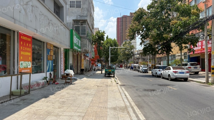 拍卖行家属院外景图