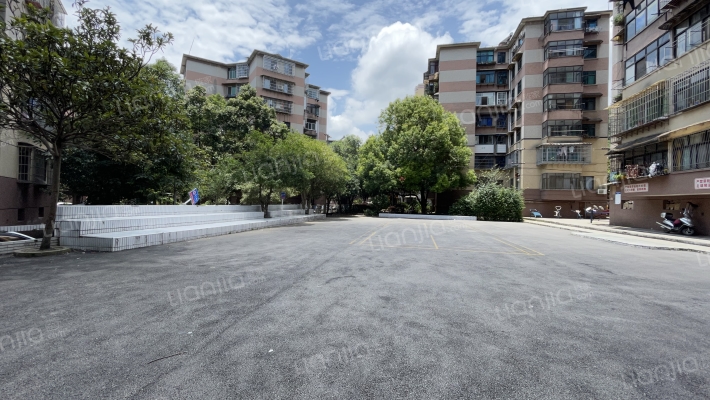 083厂宿舍外景图