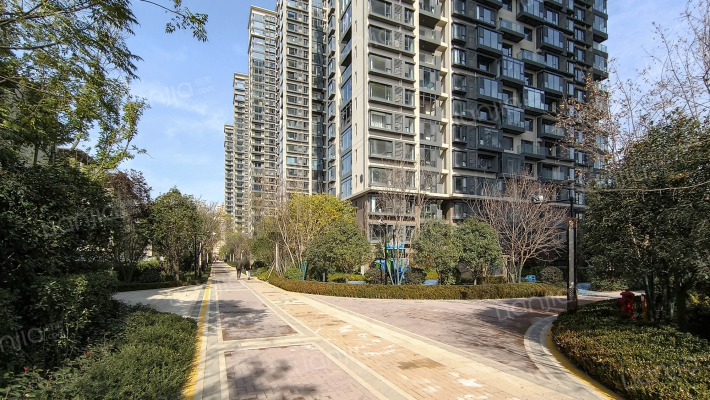 清凉山居外景图