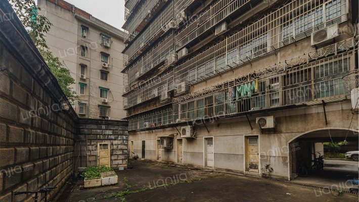 社保住宅楼外景图