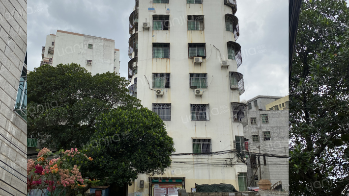 欧亿住宅楼外景图