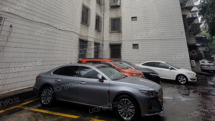 美兰法院宿舍区外景图