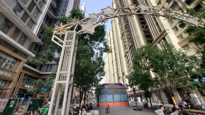 天山世界之门外景图