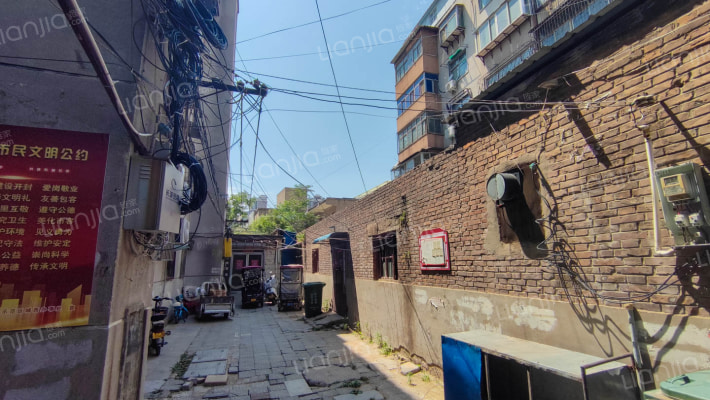 保险公司家属楼外景图