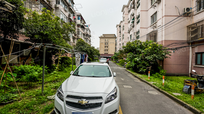 哈密路432号外景图