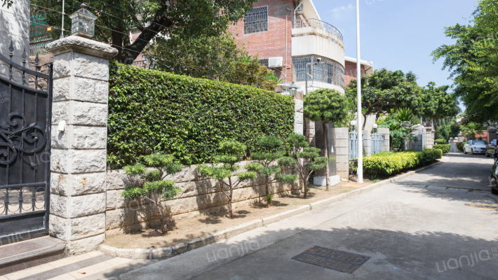 凤凰山庄外景图