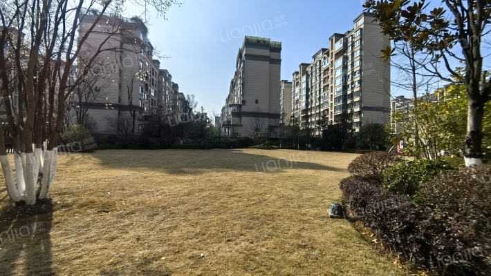 中铁逸都国际F区外景图