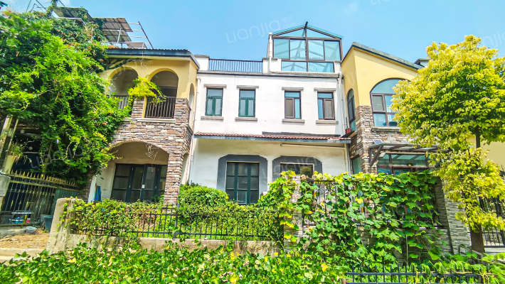 龙栖翠屏外景图