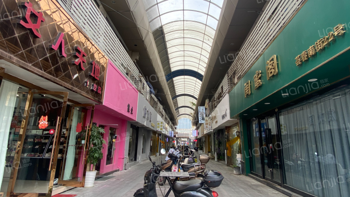 荟春南街外景图