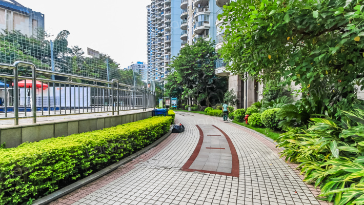 南湖国际广场外景图