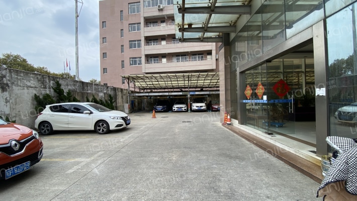 总部大厦外景图