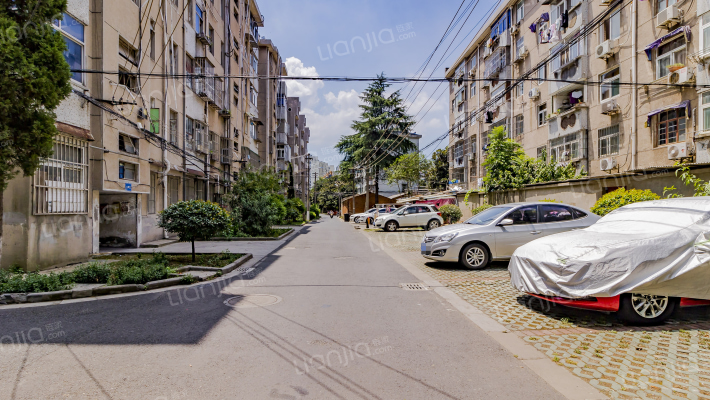 山潘四村外景图