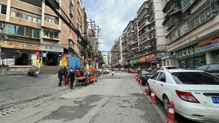 糖业烟酒有限公司宿舍外景图