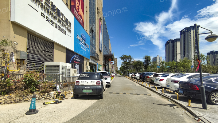 东方世贸广场外景图