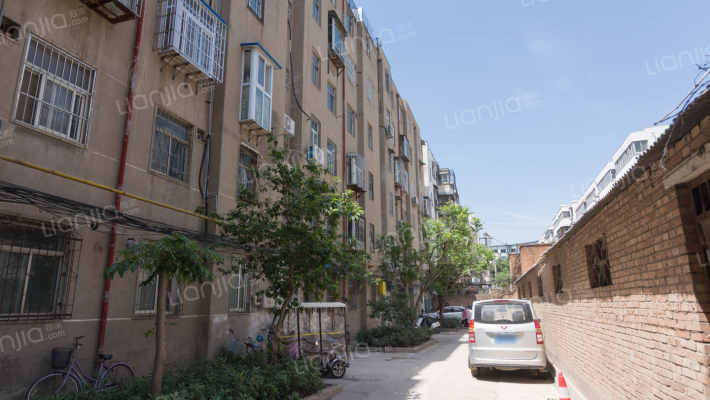 中药厂家属院外景图