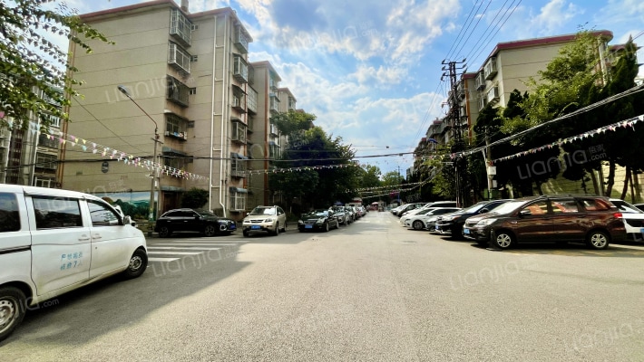 日新小区外景图