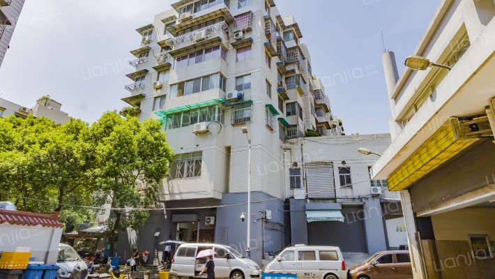 农贸大楼外景图