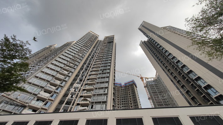 九樾上城外景图