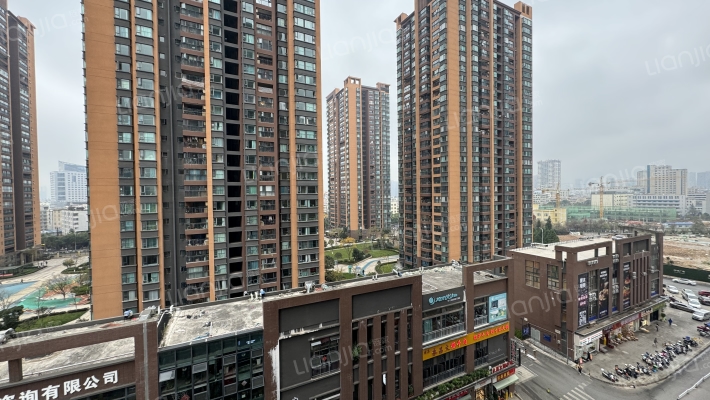 海伦堡中央广场外景图