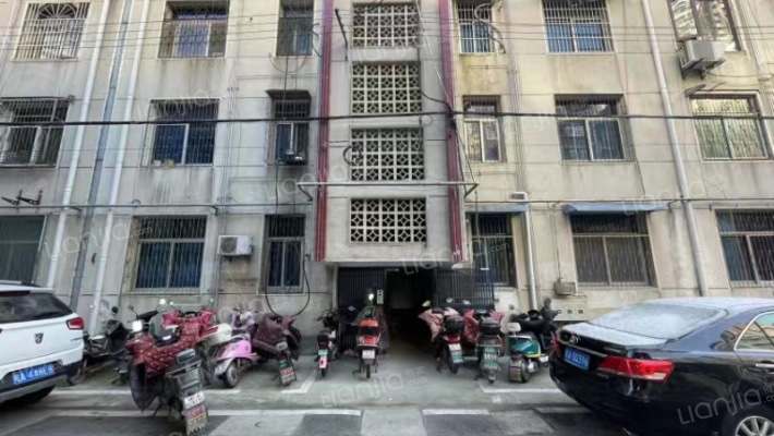 水安宿舍楼外景图