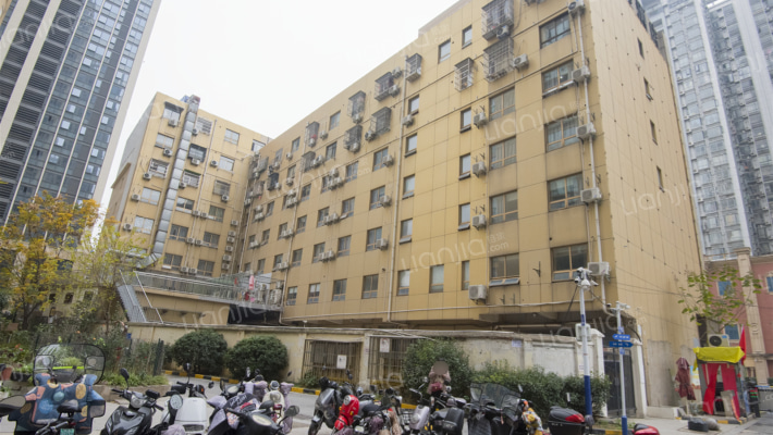 地铁一号公寓外景图