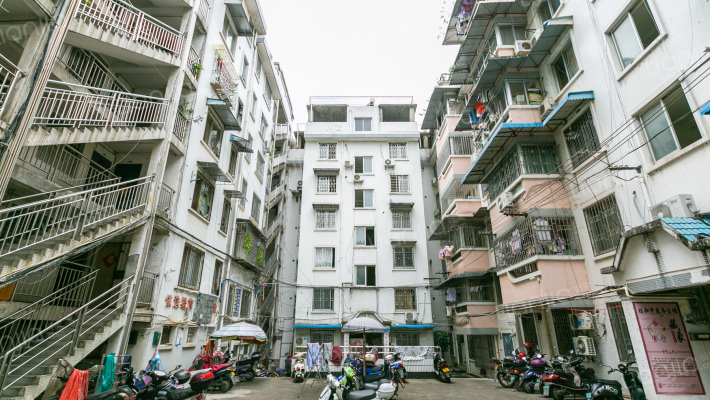 穿山园商住楼外景图