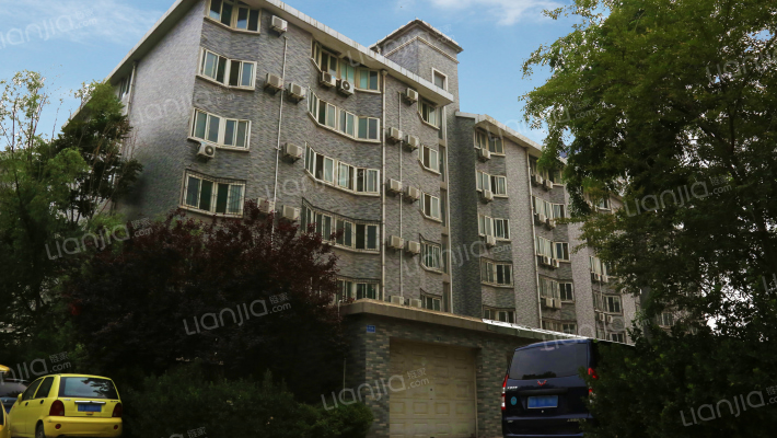 宝华苑小区外景图