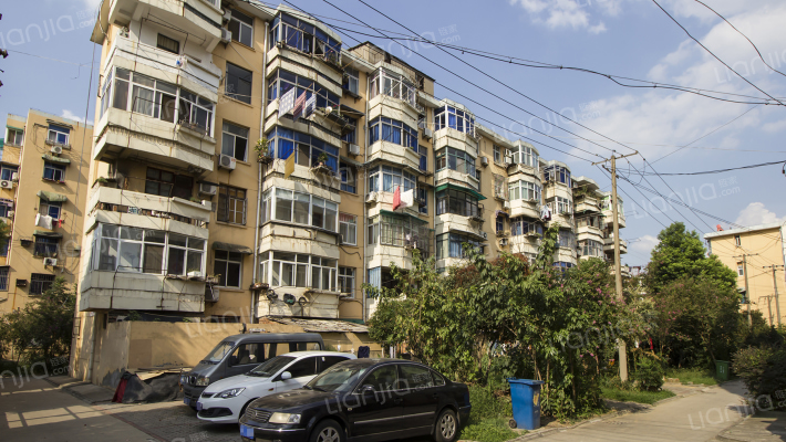 中岗三村外景图