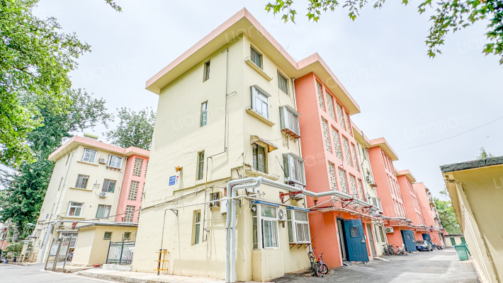 济兖路440号外景图