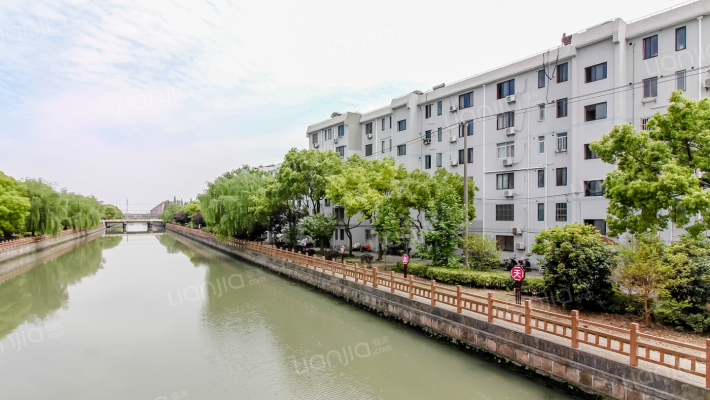 蓝天新村外景图