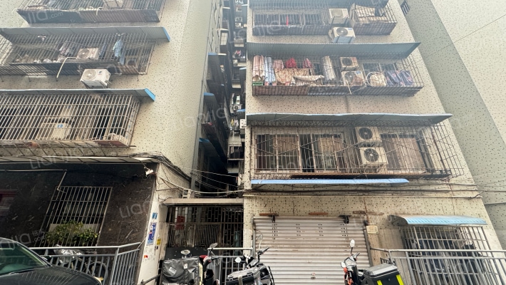 小龙坎正街290号外景图