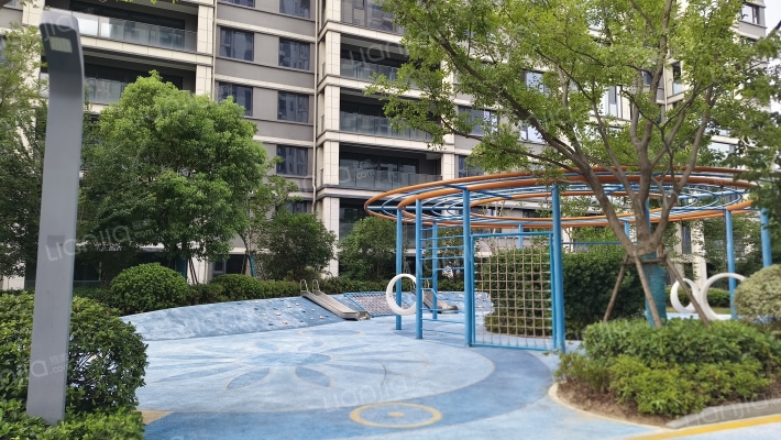 南山溪上四季花园外景图