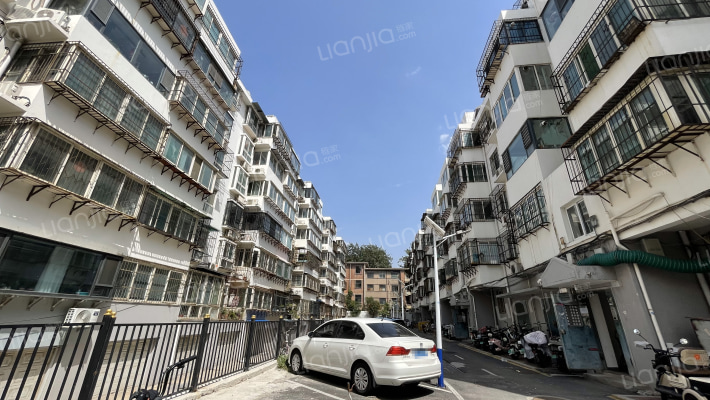 青年路69号院外景图