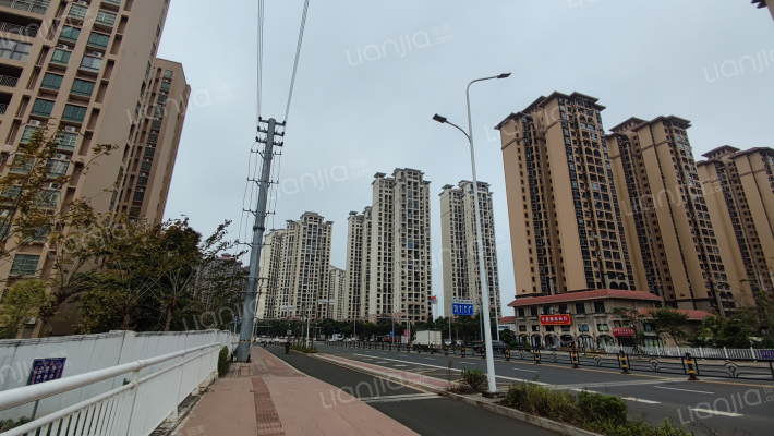 江畔公寓二区外景图