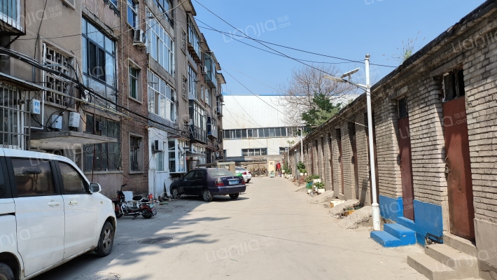 纬编厂家属院外景图