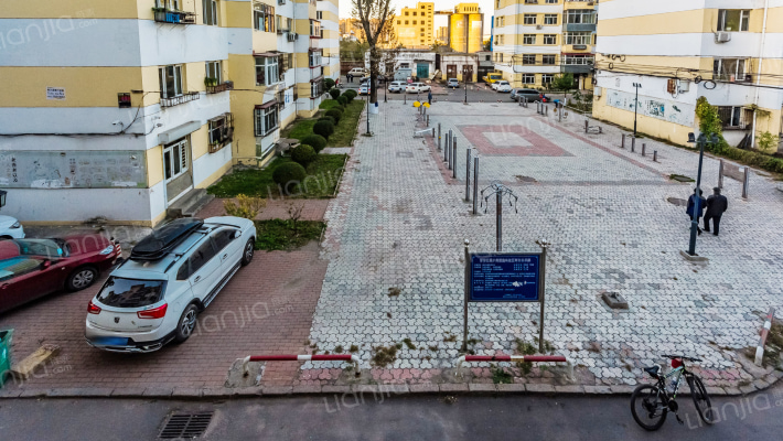 热电厂家属楼外景图