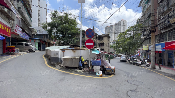 登高路68号外景图