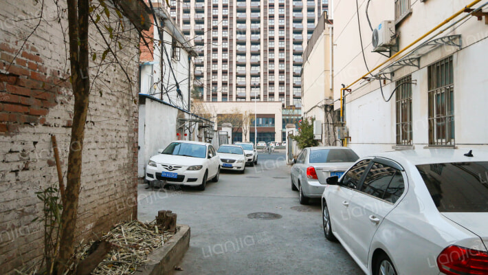 变压器厂宿舍外景图