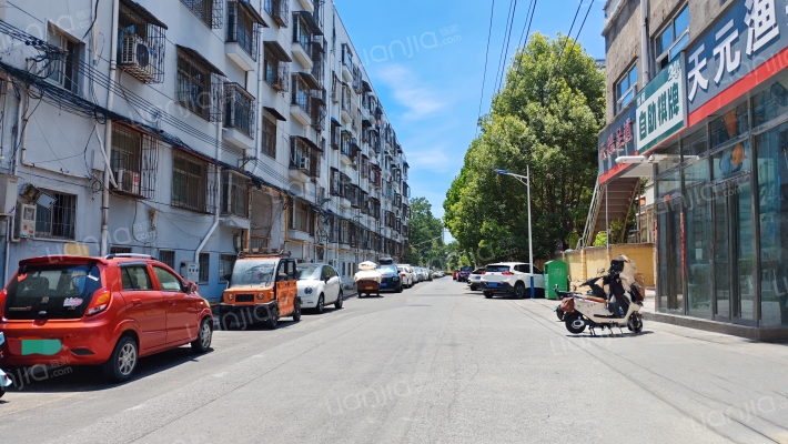 食品公司家属院外景图