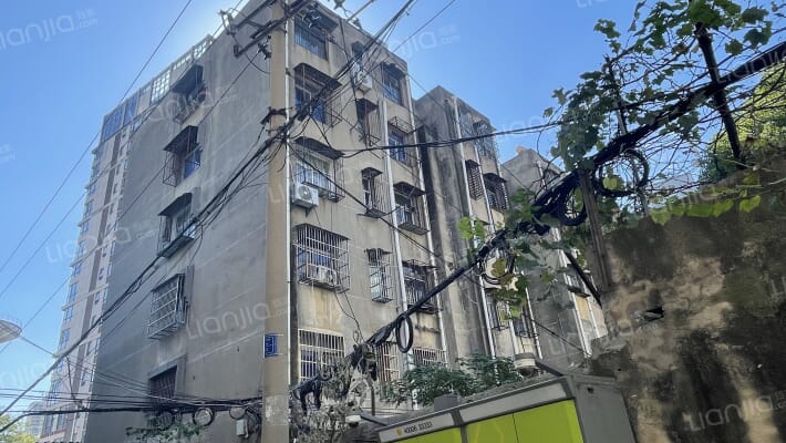 西湖管委会住宅楼外景图