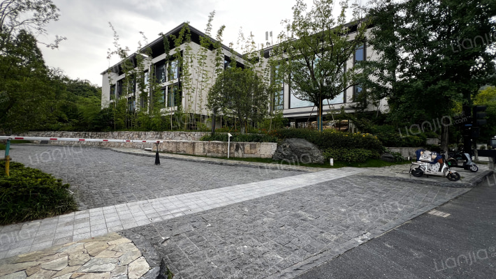 半山林畔商务中心外景图