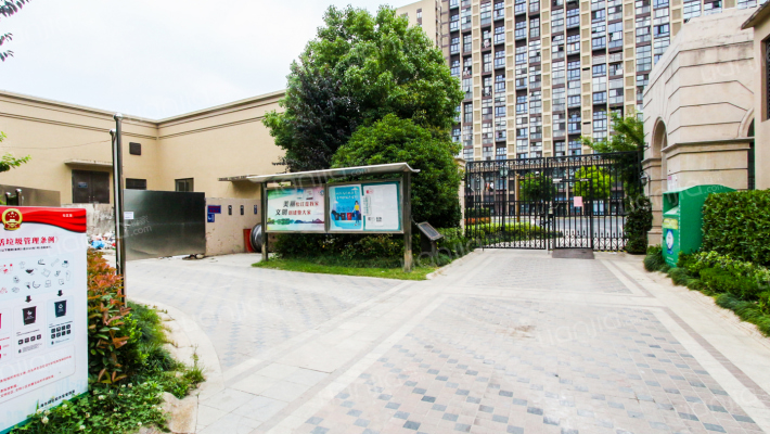 九龙仓兰宫外景图